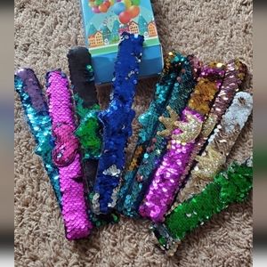 Set of 10 sequin snap bracelets party favors